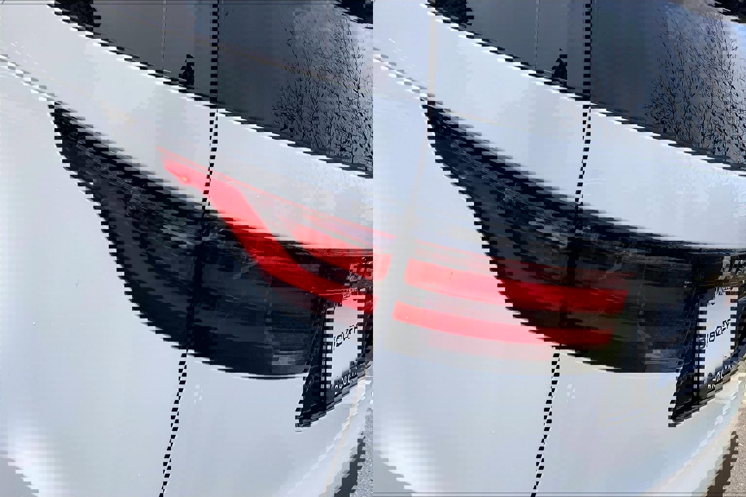 New 2026 Land Rover Discovery S image 14