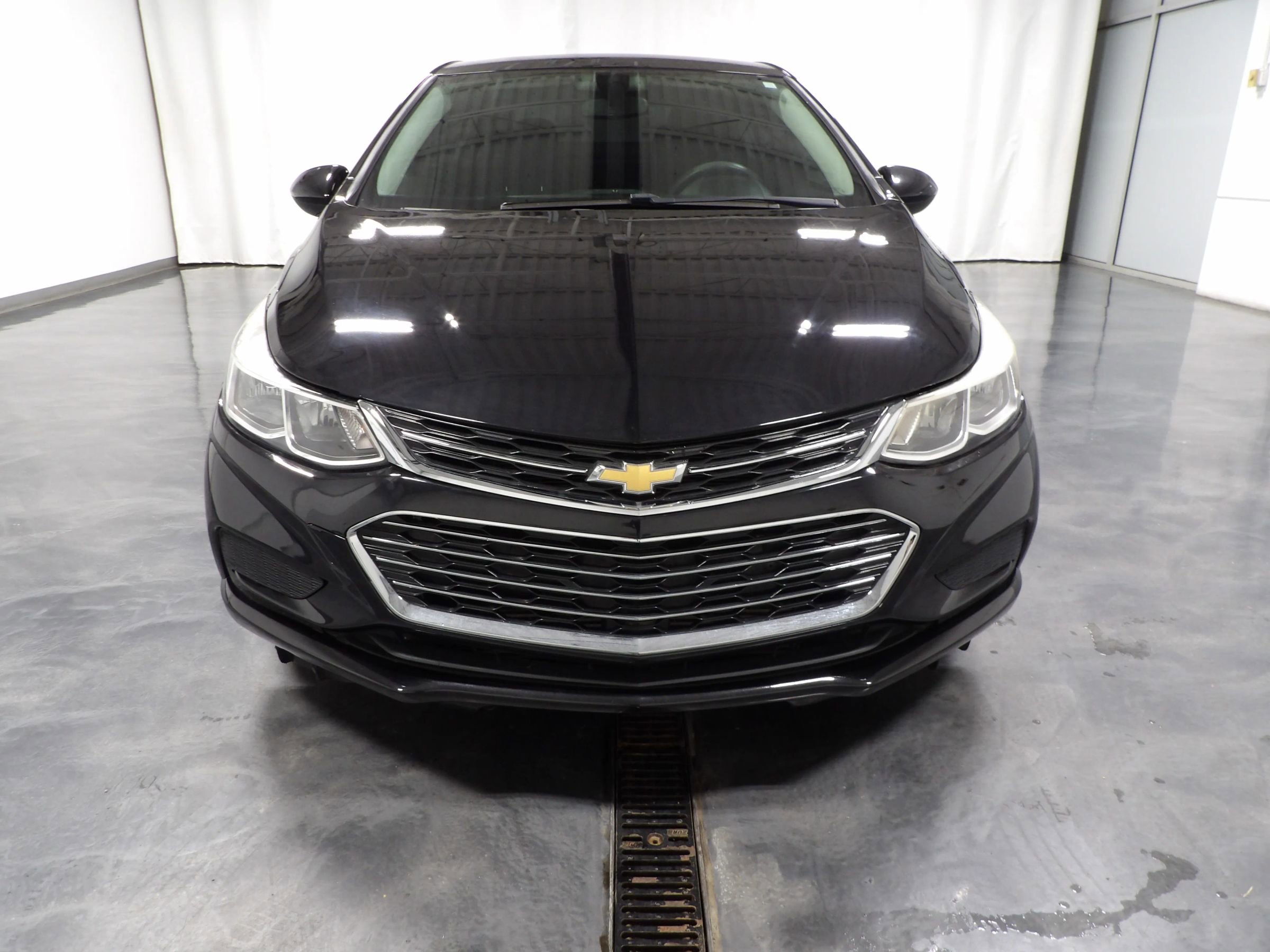 Used 2018 Chevrolet Cruze LS FWD image 3