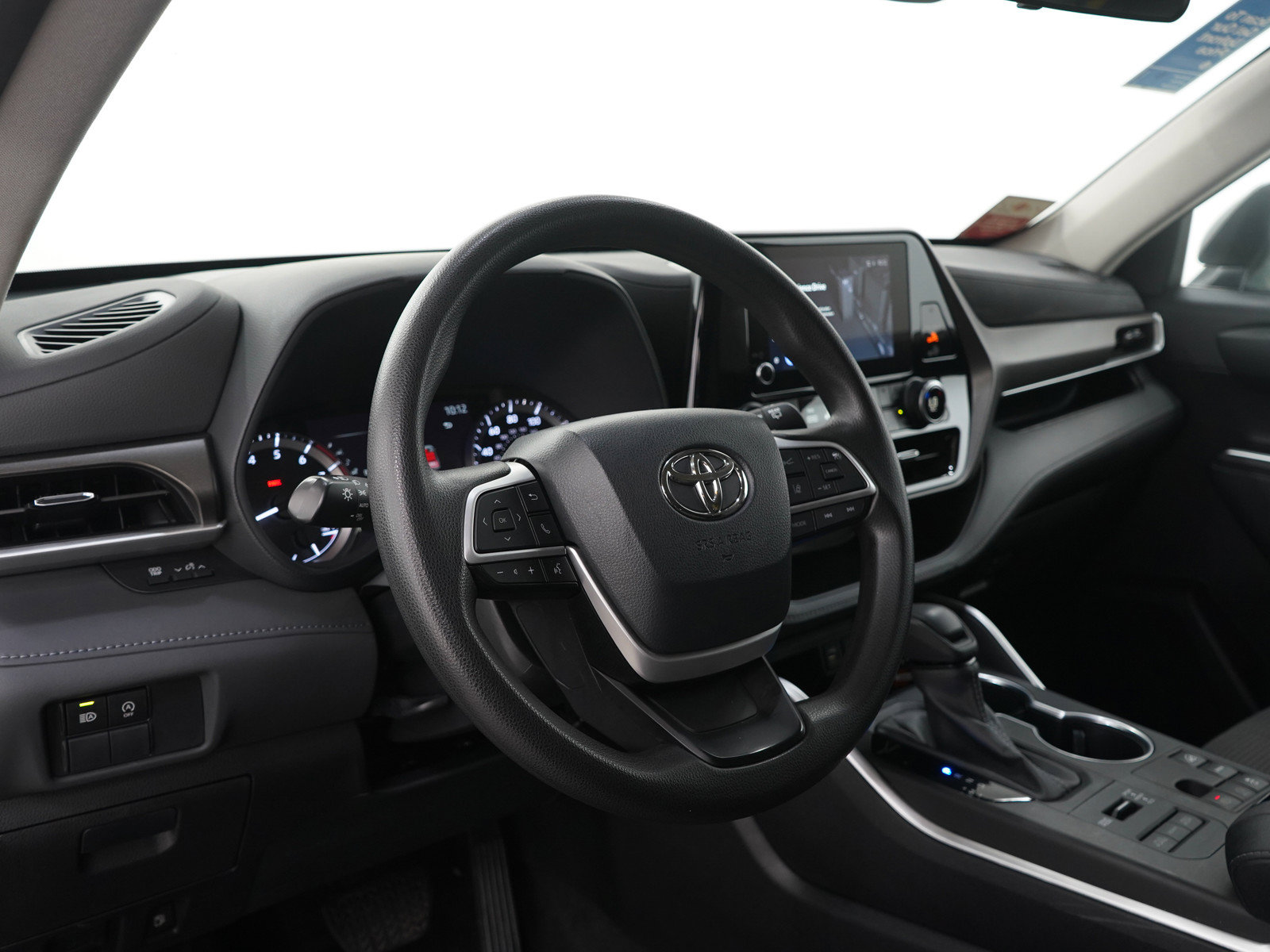 Used 2023 Toyota Highlander L AWD/4WD image 25