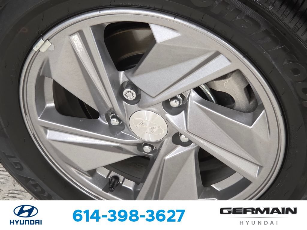 Used 2025 Hyundai Elantra SE FWD image 13