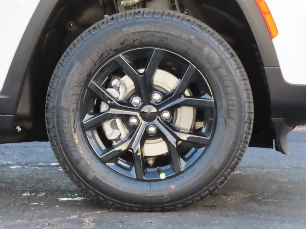 New 2025 Jeep Grand Cherokee Limited w/ Luxury Tech Group II image 14