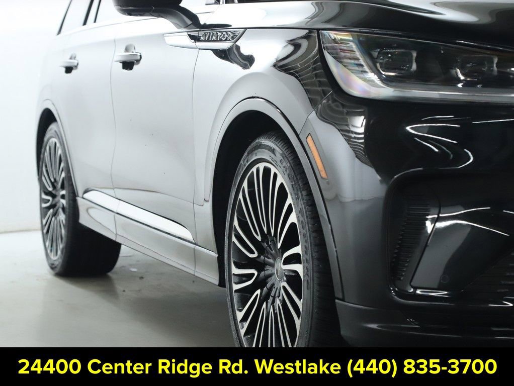 Certified 2025 Lincoln Aviator Black Label image 9