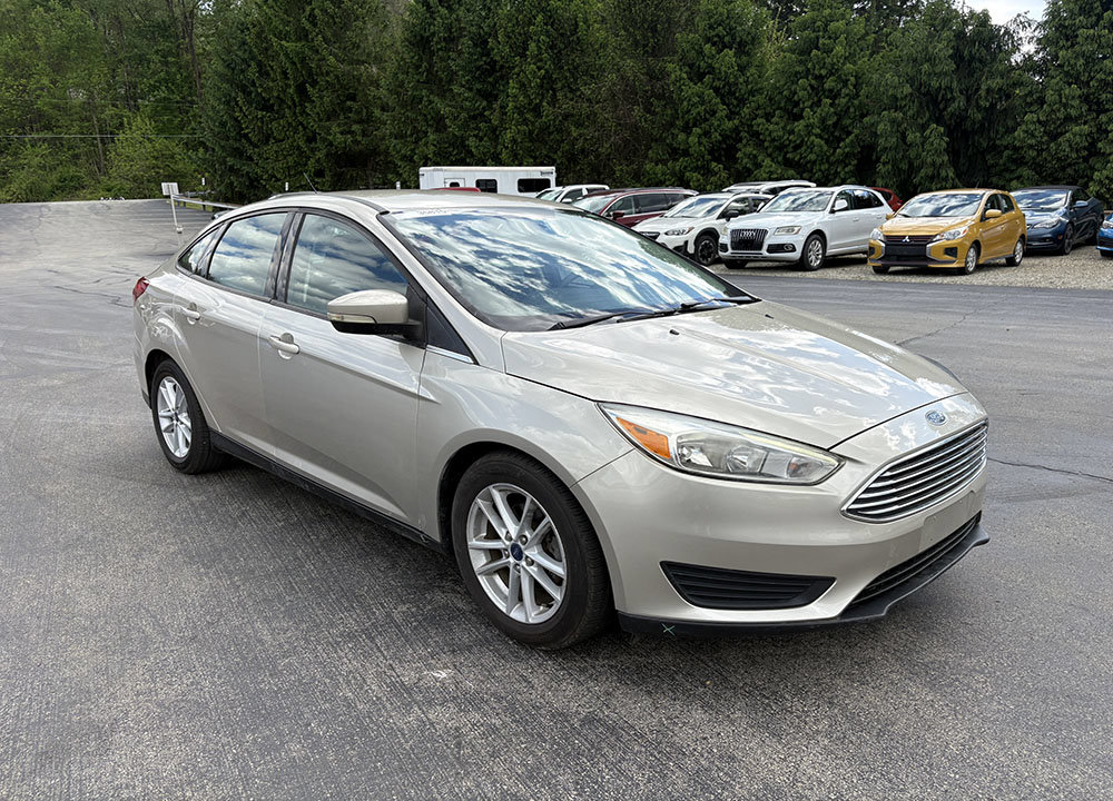 Used 2017 Ford Focus SE FWD image 3