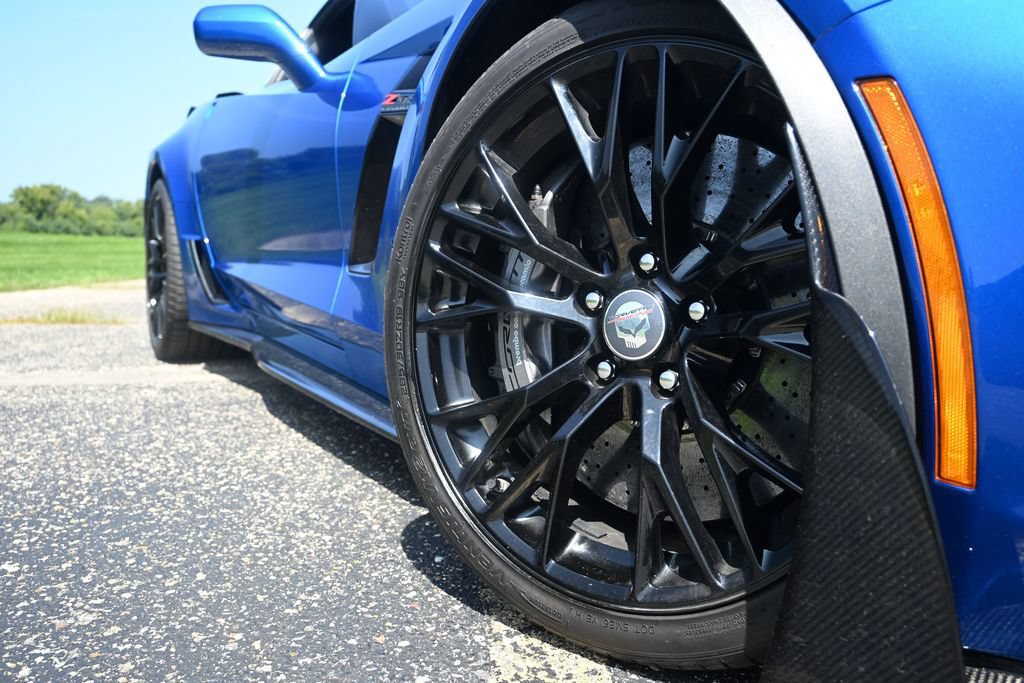 Used 2016 Chevrolet Corvette Z06 w/ 3LZ Preferred Equipment Group RWD image 3
