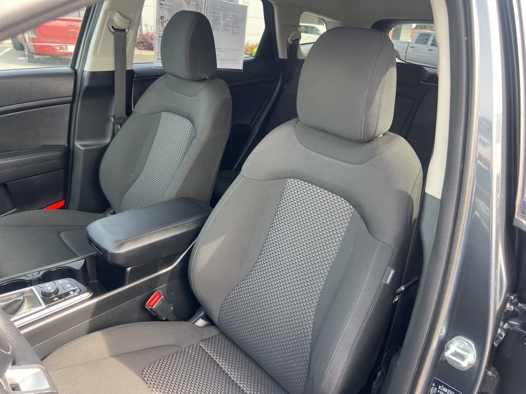 Used 2025 Kia Sportage LX FWD image 20