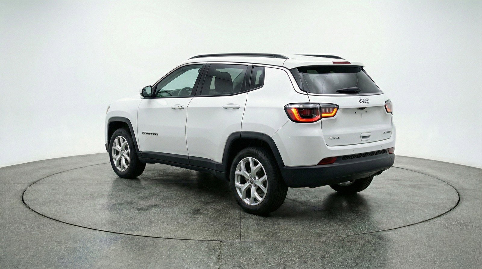 Used 2025 Jeep Compass Latitude image 6