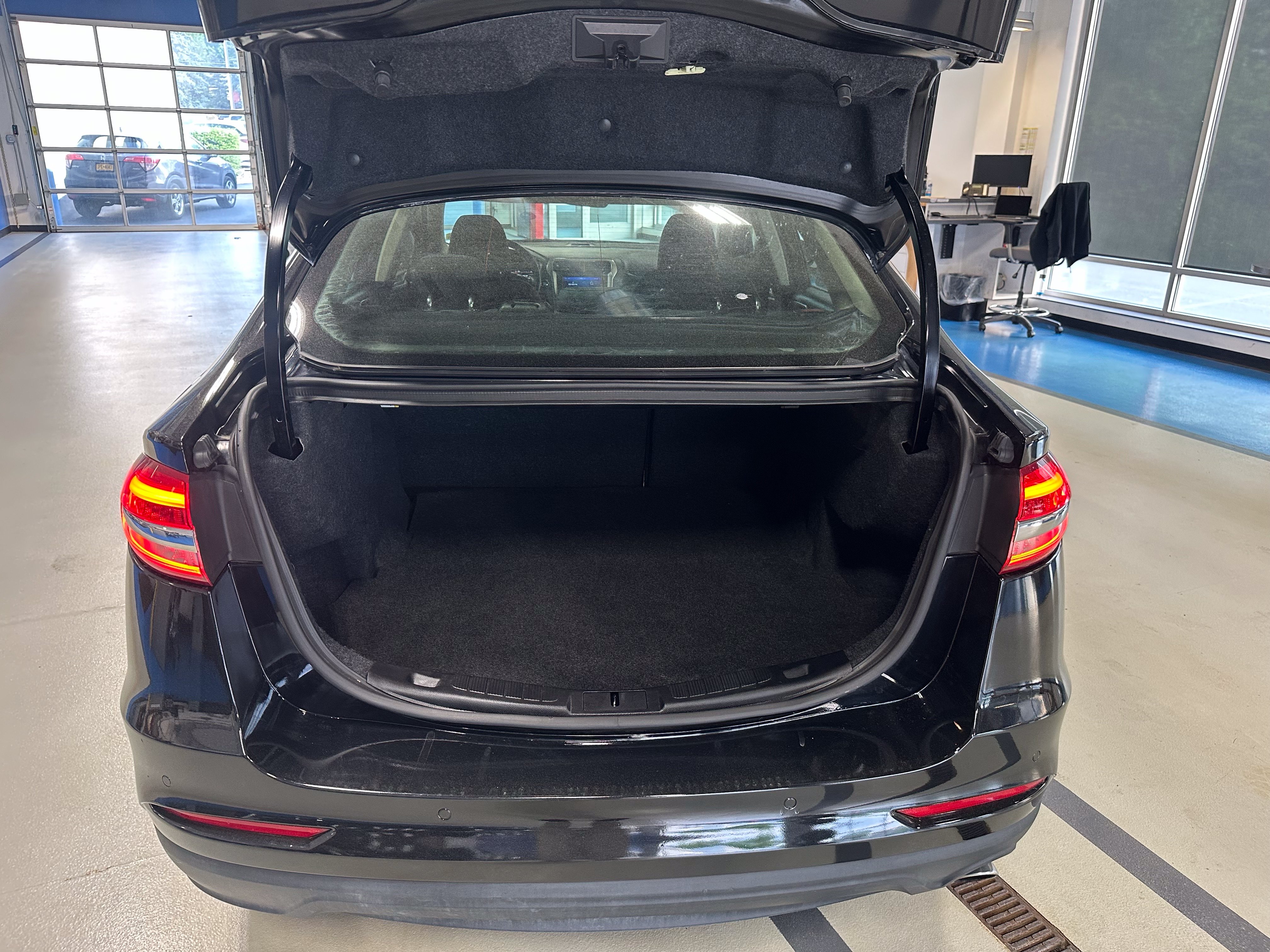 Used 2020 Ford Fusion SE FWD image 20