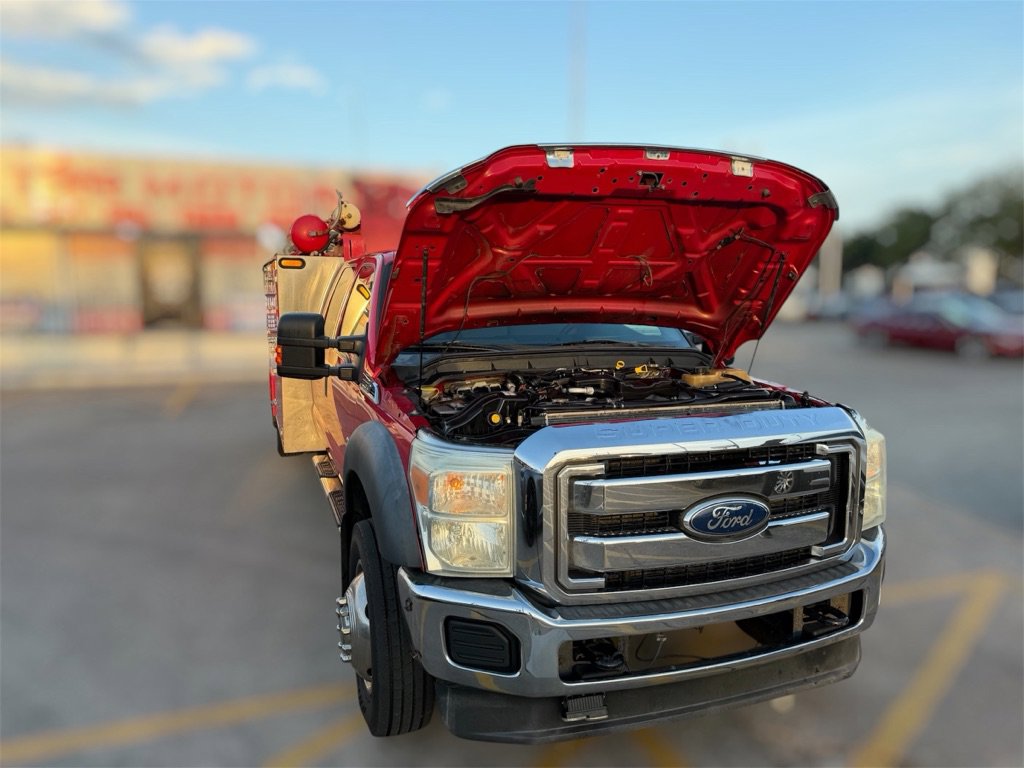 Used 2011 Ford F550 4x4 Crew Cab Super Duty w/ XLT Interior Pkg image 4