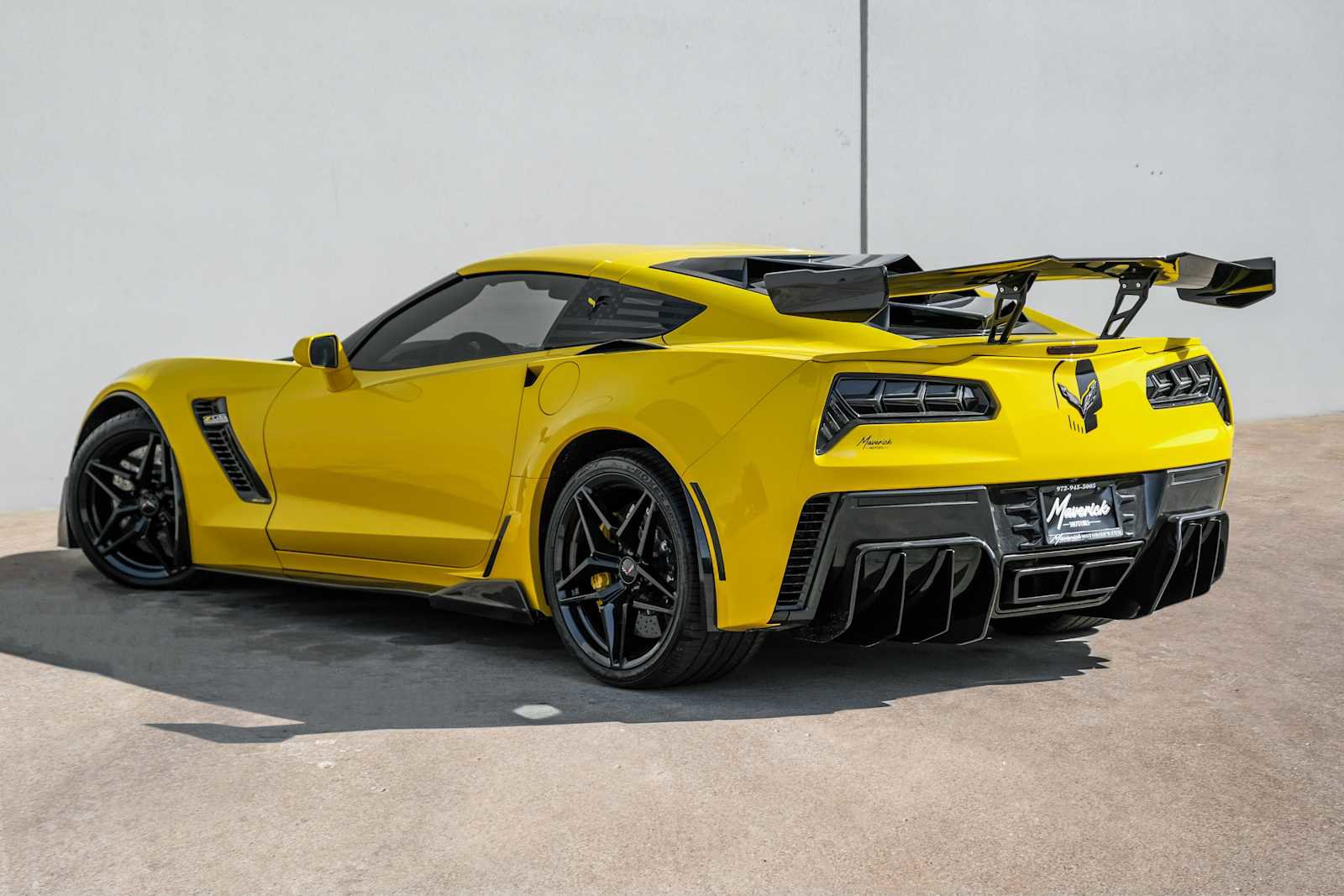 Used 2015 Chevrolet Corvette Z06 w/ 3LZ Preferred Equipment Group image 10