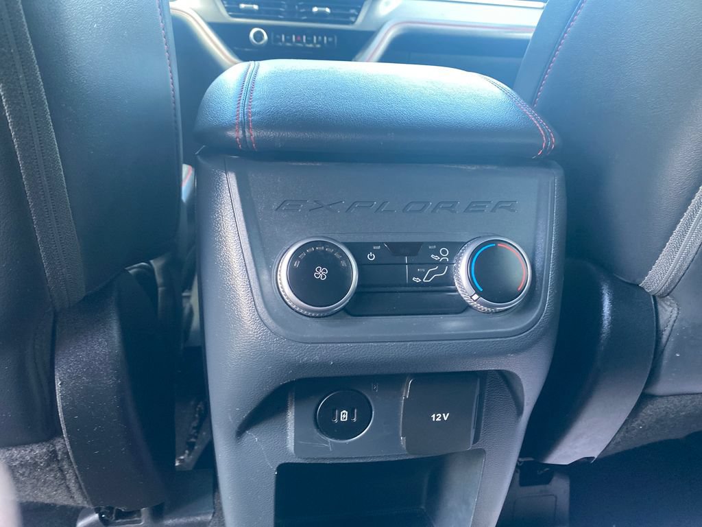 Used 2025 Ford Explorer ST-Line w/ ST-Line Street Pack AWD/4WD image 22