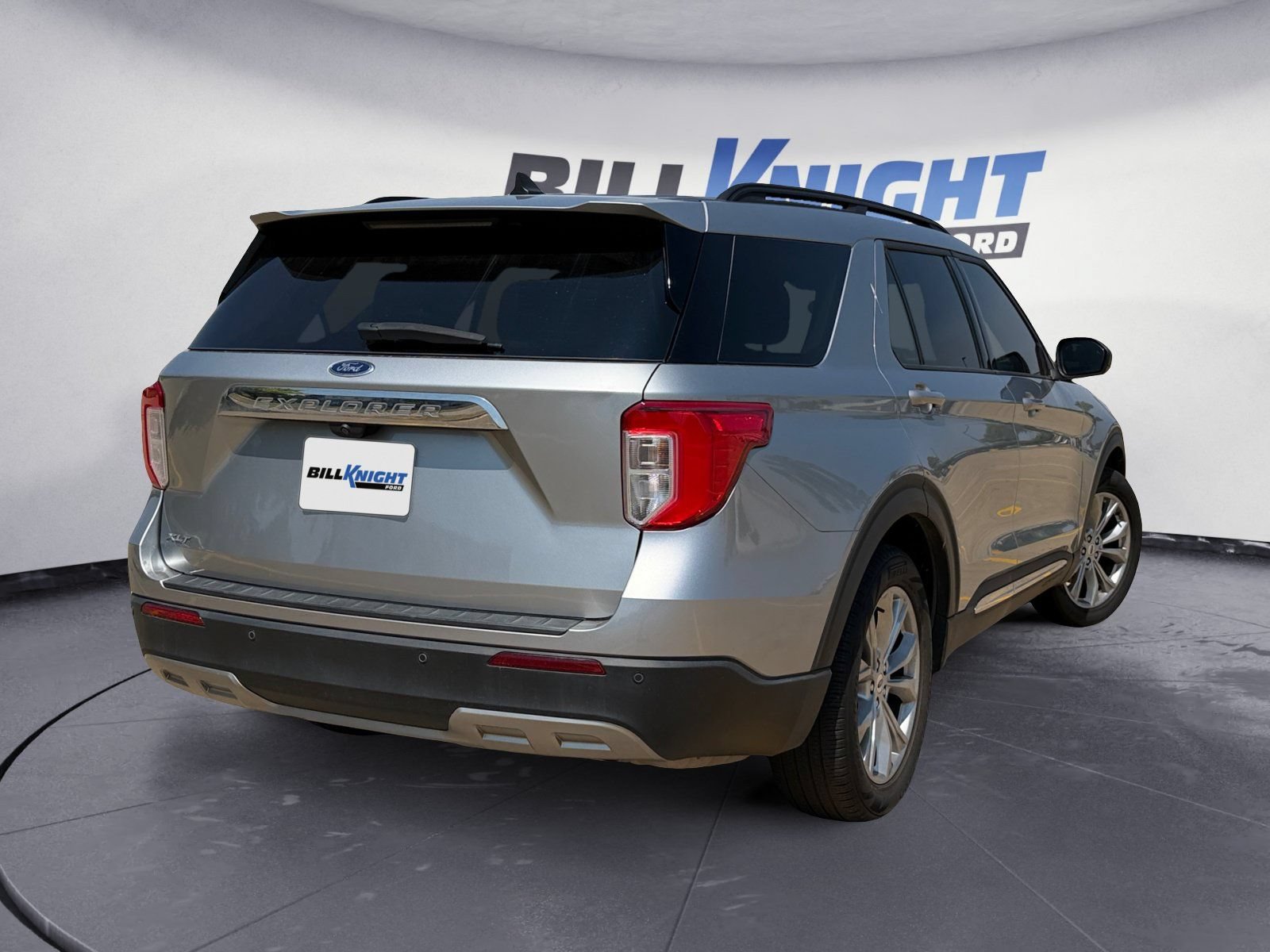 Used 2023 Ford Explorer XLT w/ Equipment Group 202A RWD image 5