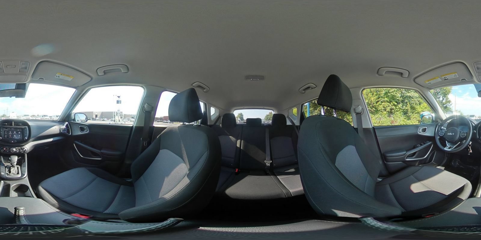 Used 2025 Kia Soul LX w/ LX Technology Package FWD image 35