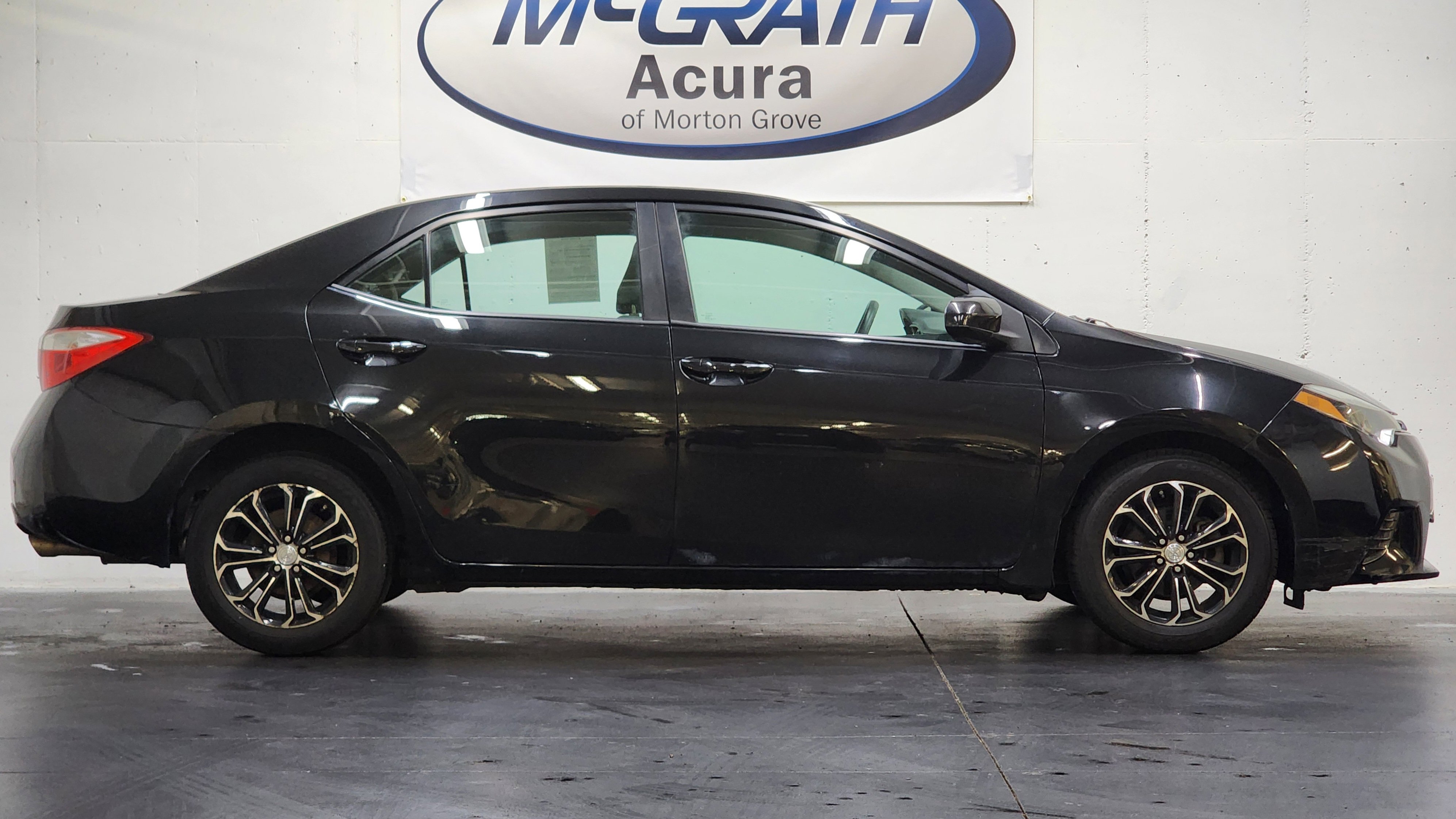 Used 2016 Toyota Corolla LE image 2