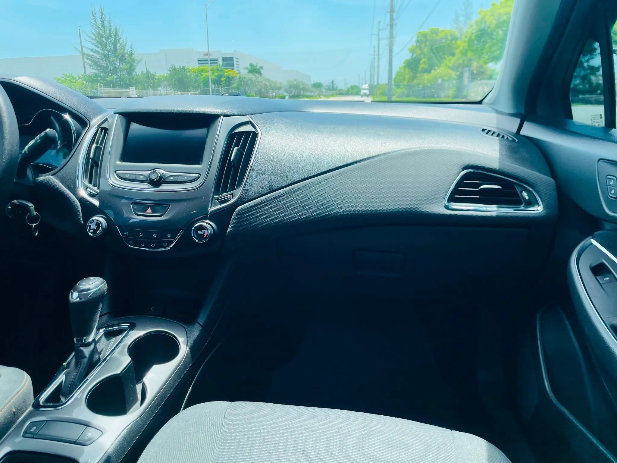 Used 2019 Chevrolet Cruze LS FWD image 13
