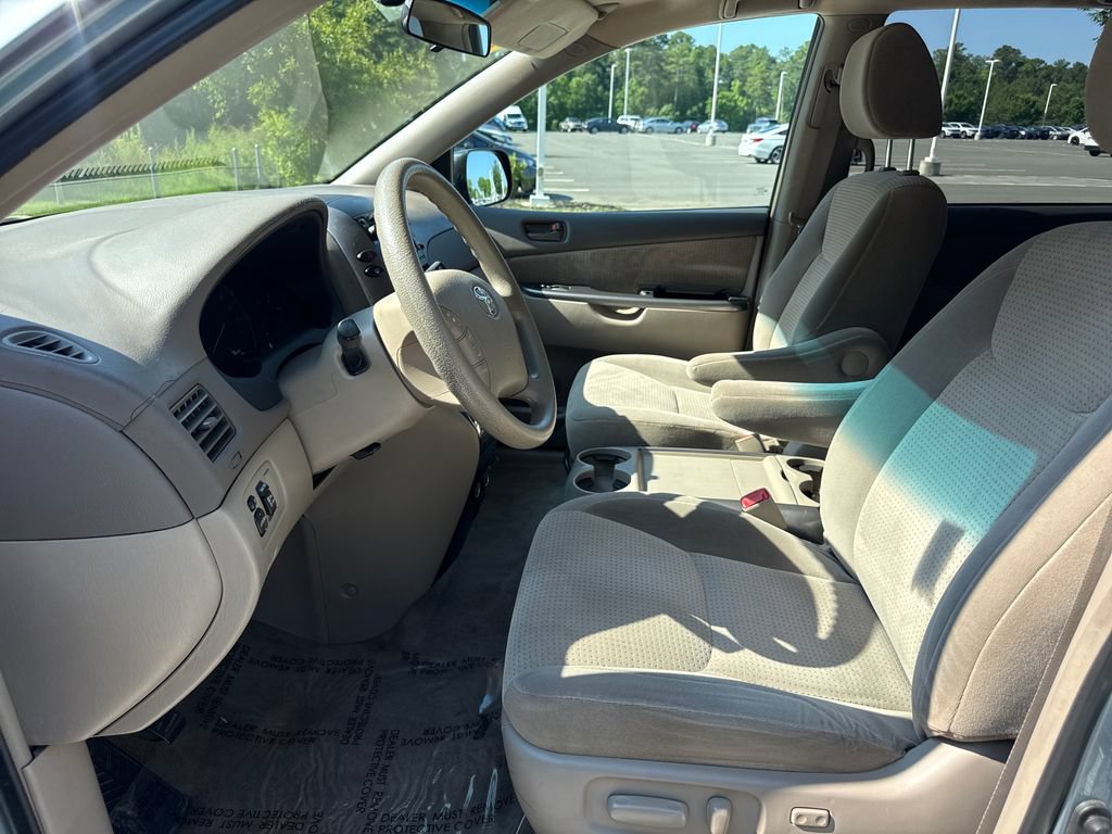 Used 2010 Toyota Sienna LE FWD image 12