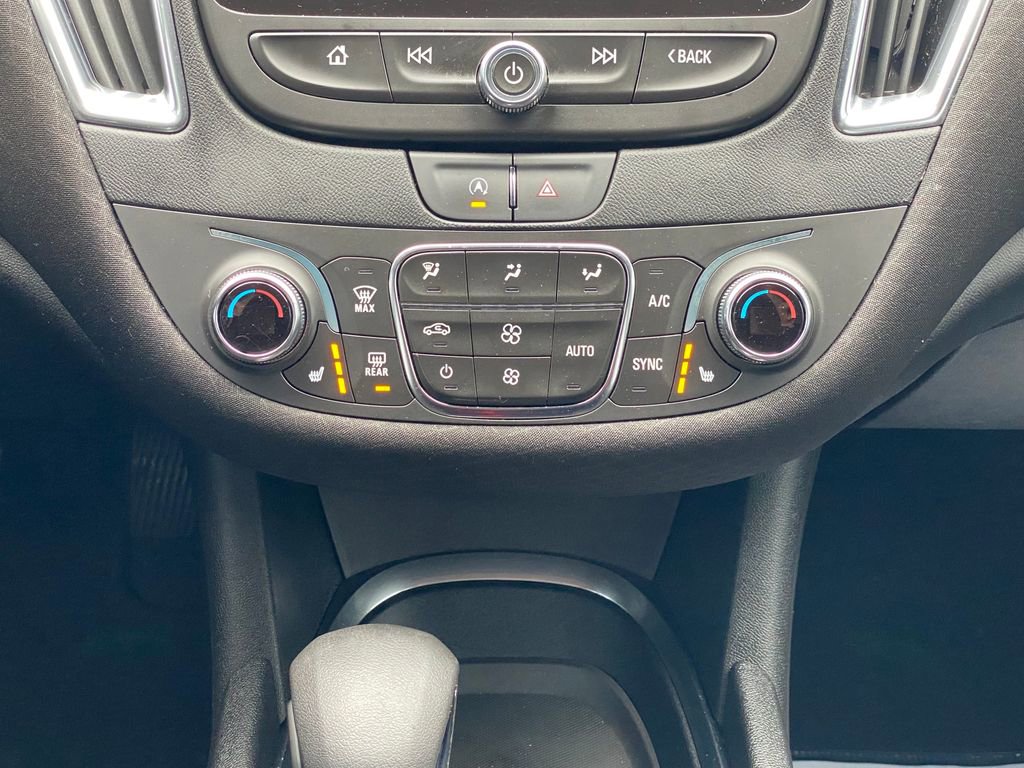 Used 2021 Chevrolet Malibu LT image 21