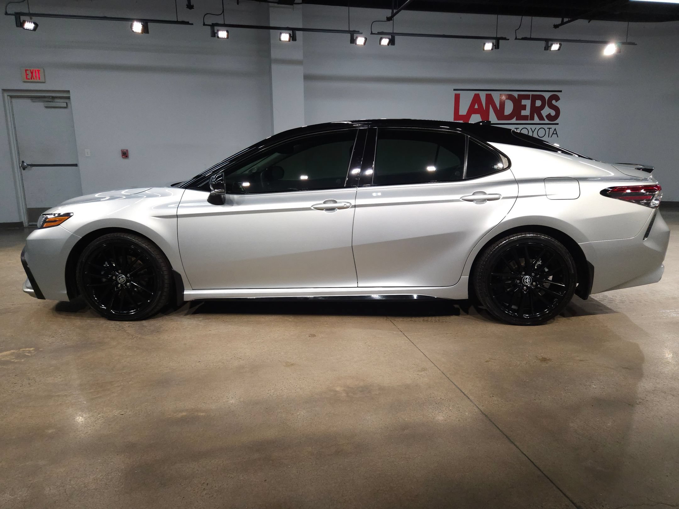 Used 2023 Toyota Camry XSE w/ Navigation Package FWD image 4