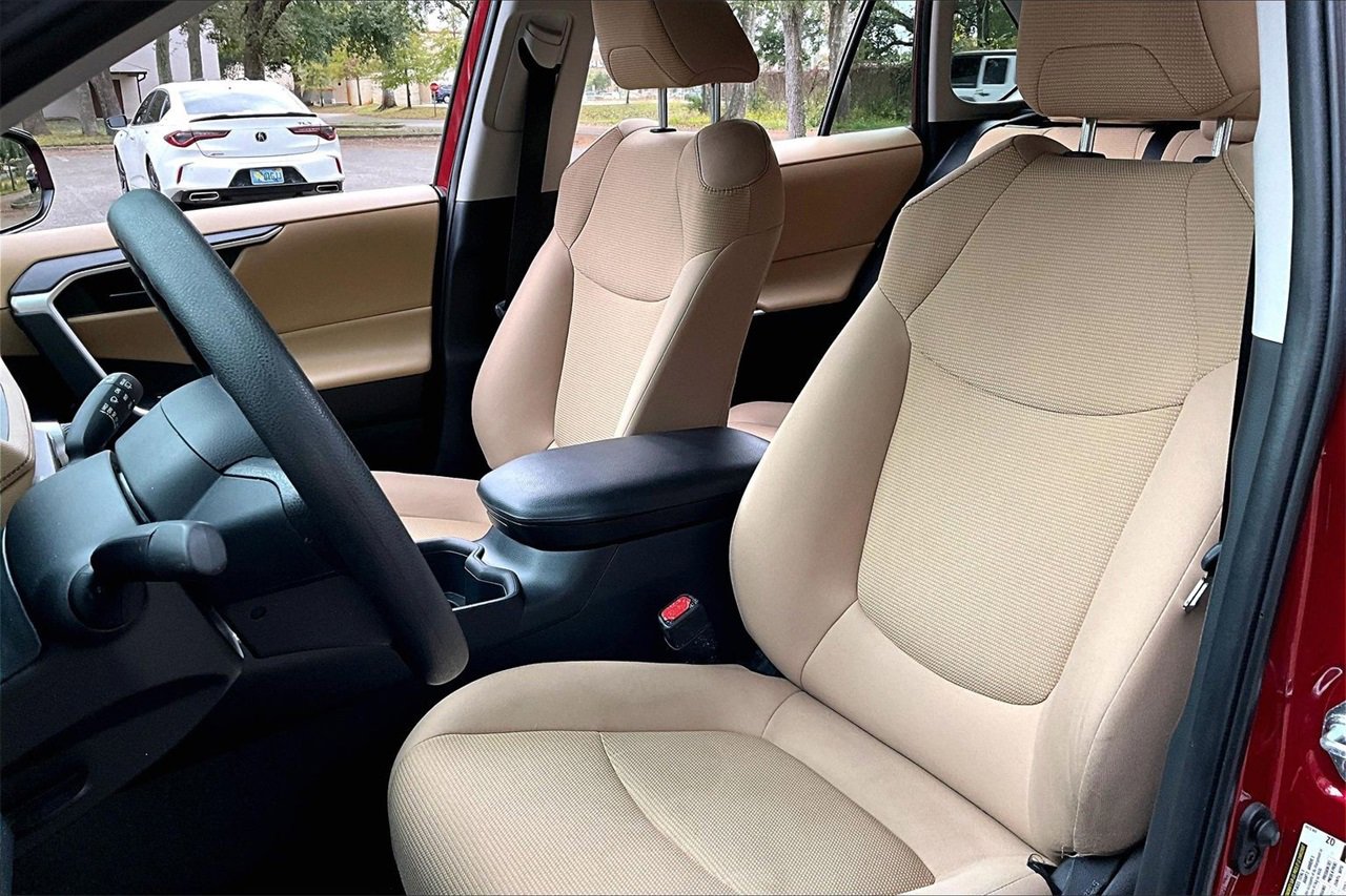 Used 2023 Toyota RAV4 LE image 18