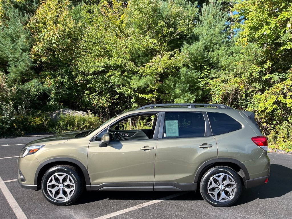 Used 2022 Subaru Forester Premium AWD/4WD image 2