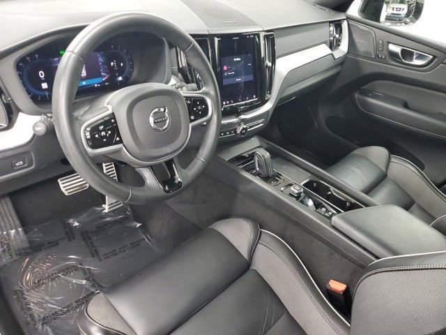 Used 2022 Volvo XC60 B6 R-Design image 14