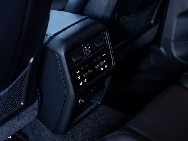 Certified 2025 Porsche Cayenne E-Hybrid image 30