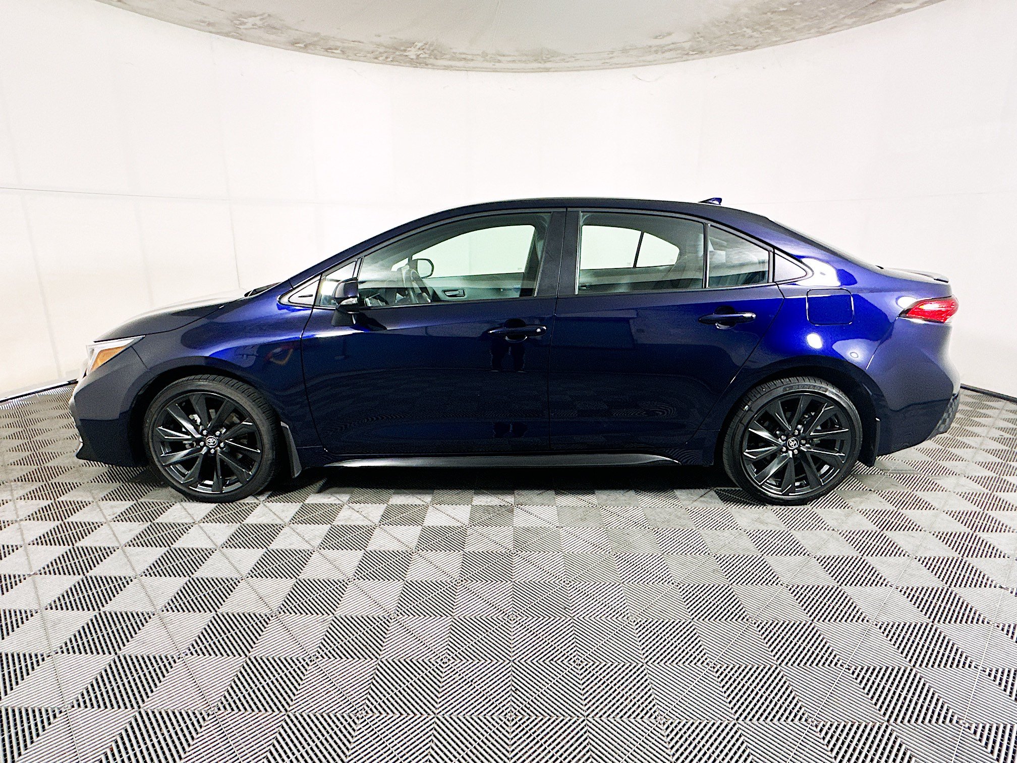 Used 2025 Toyota Corolla SE FWD image 6