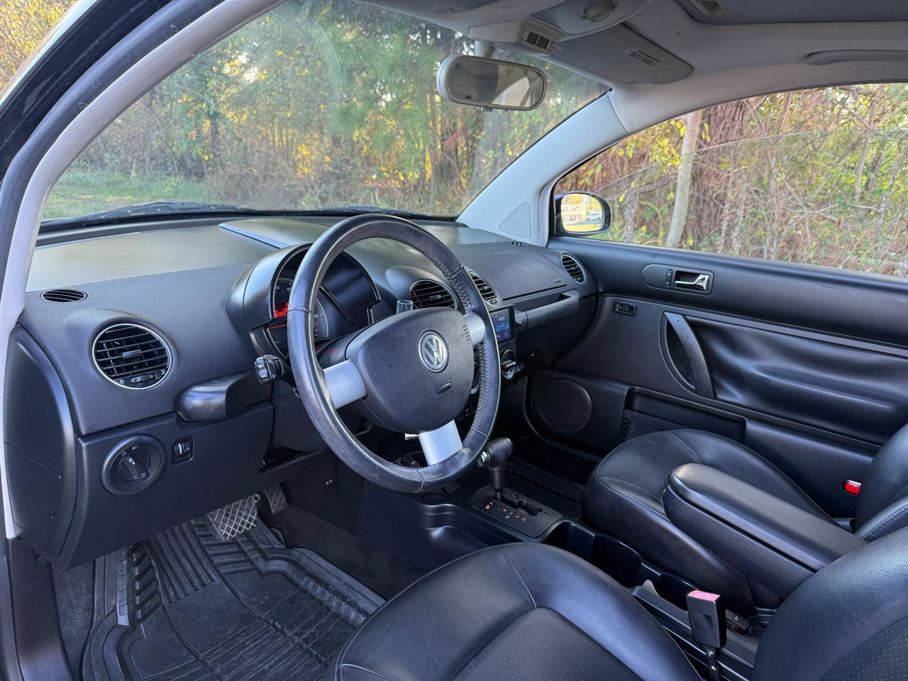 Used 2009 Volkswagen Beetle S image 11