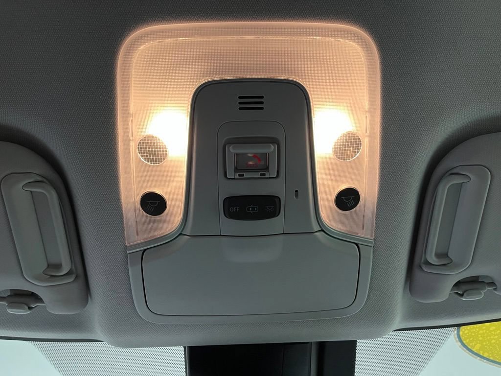 Used 2021 Toyota Prius XLE w/ Carpet Mat Package (TMS) AWD/4WD image 9