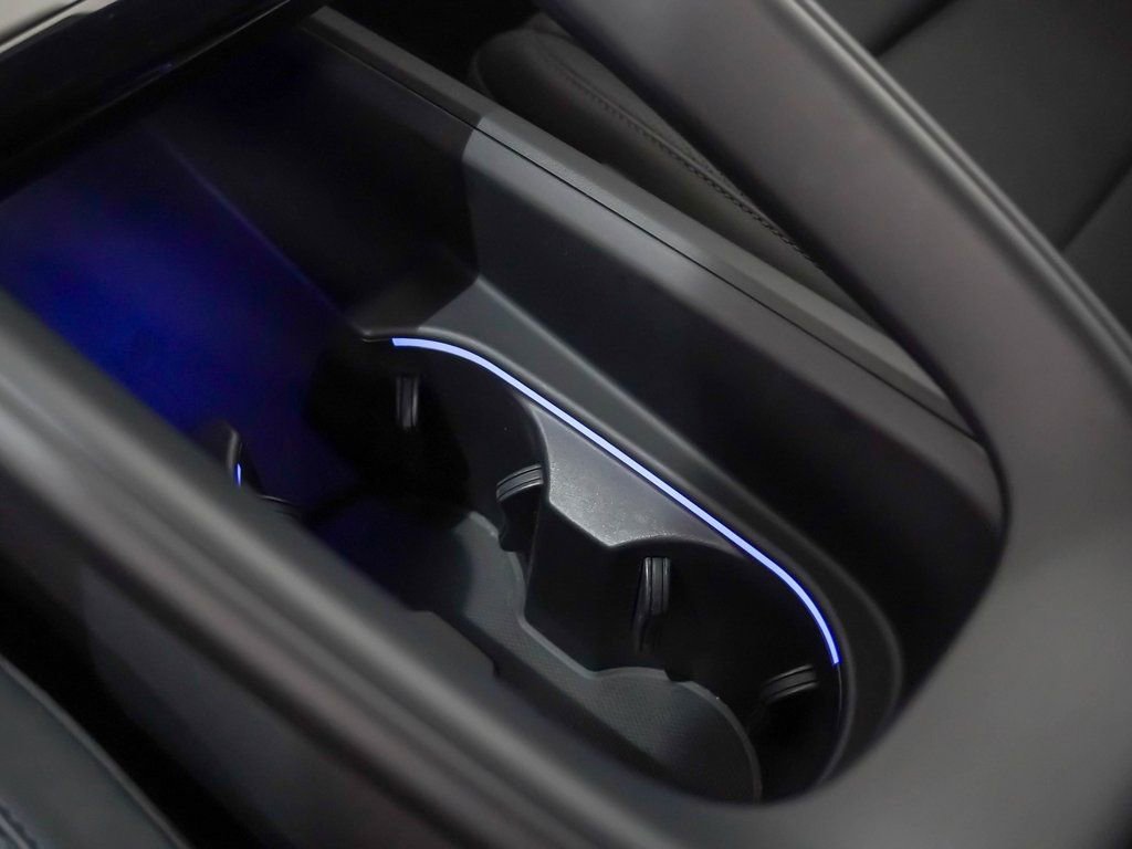 Certified 2025 Porsche Macan 4S Electric image 33