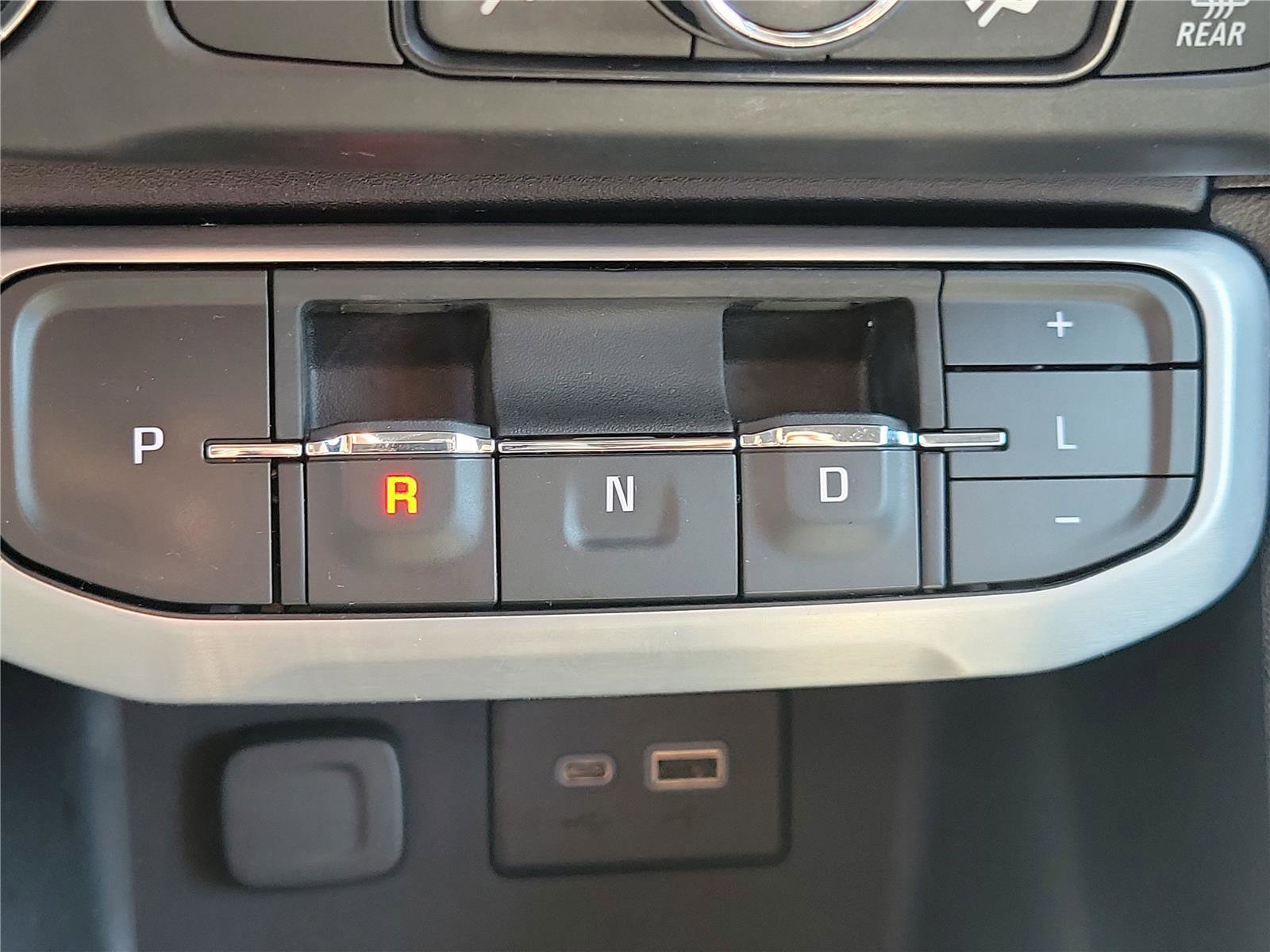 Used 2021 GMC Acadia SLE w/ Driver Convenience Package FWD image 32