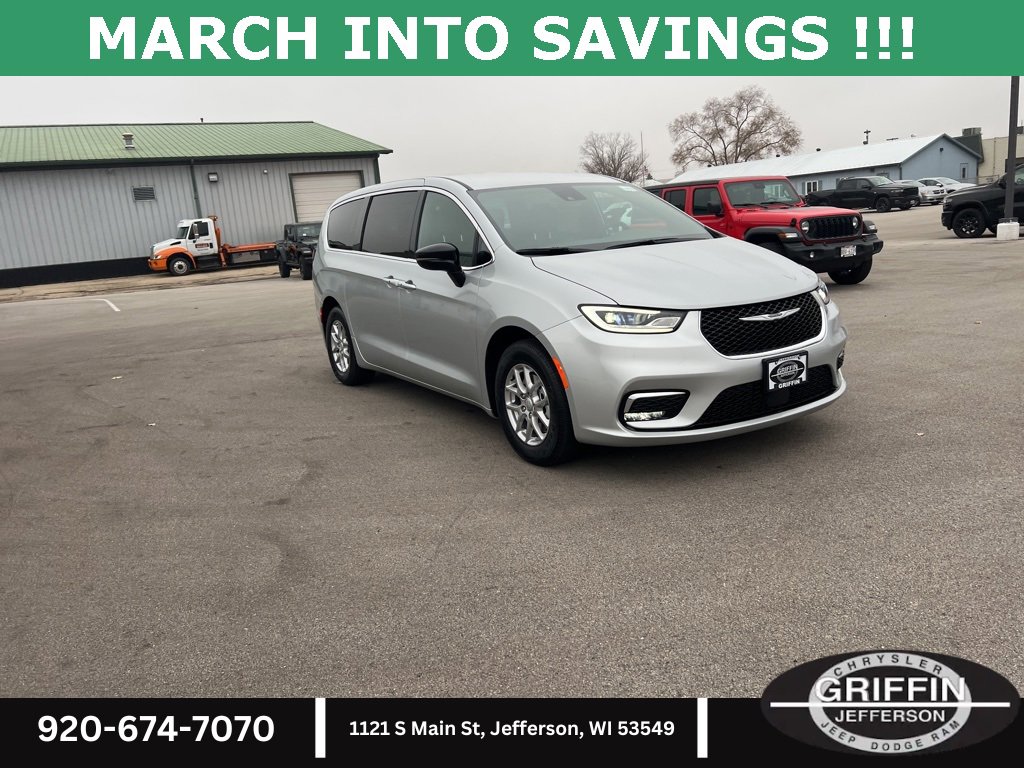 New 2026 Chrysler Pacifica Select image 5