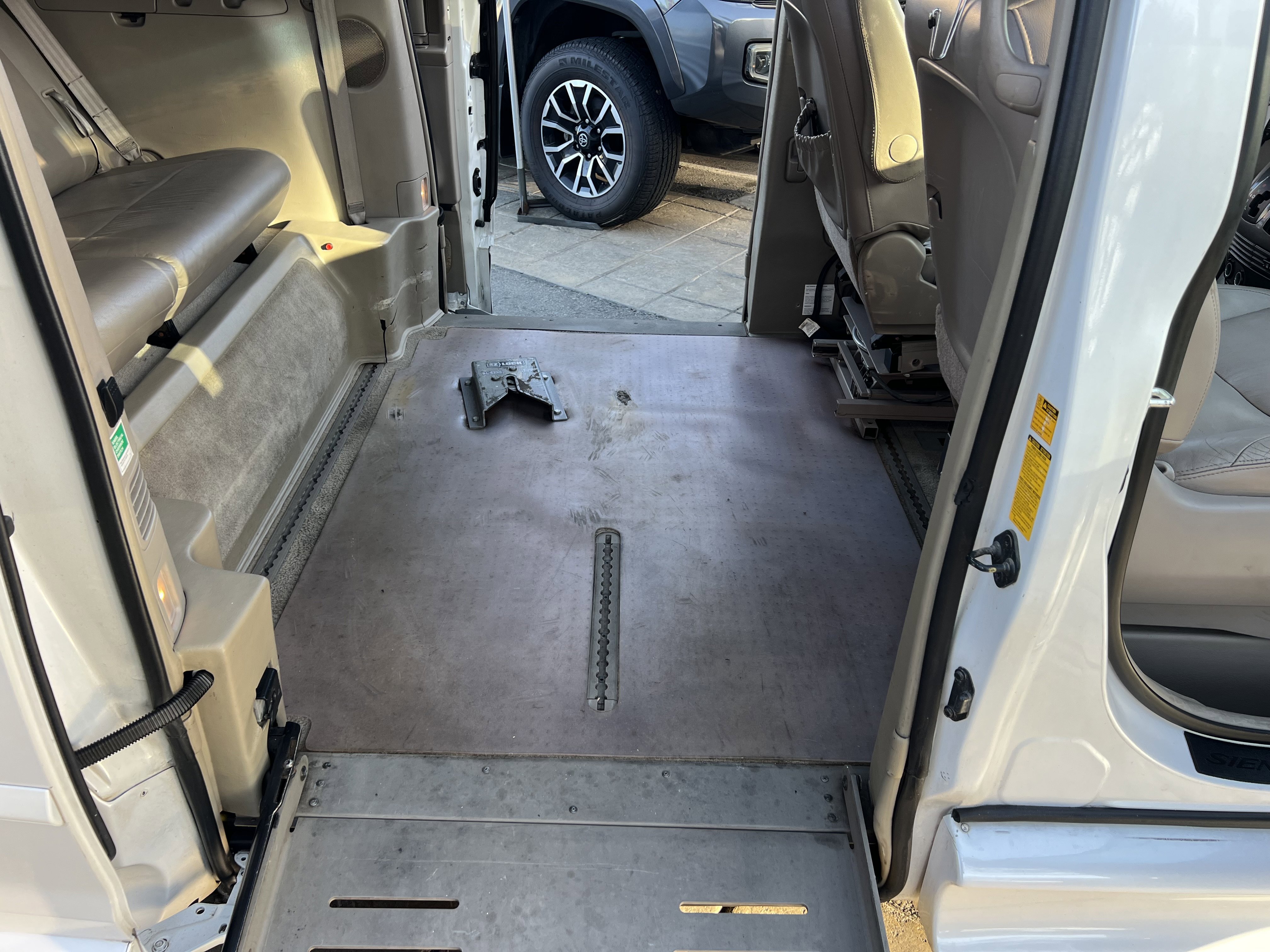 Used 2008 Toyota Sienna XLE image 20