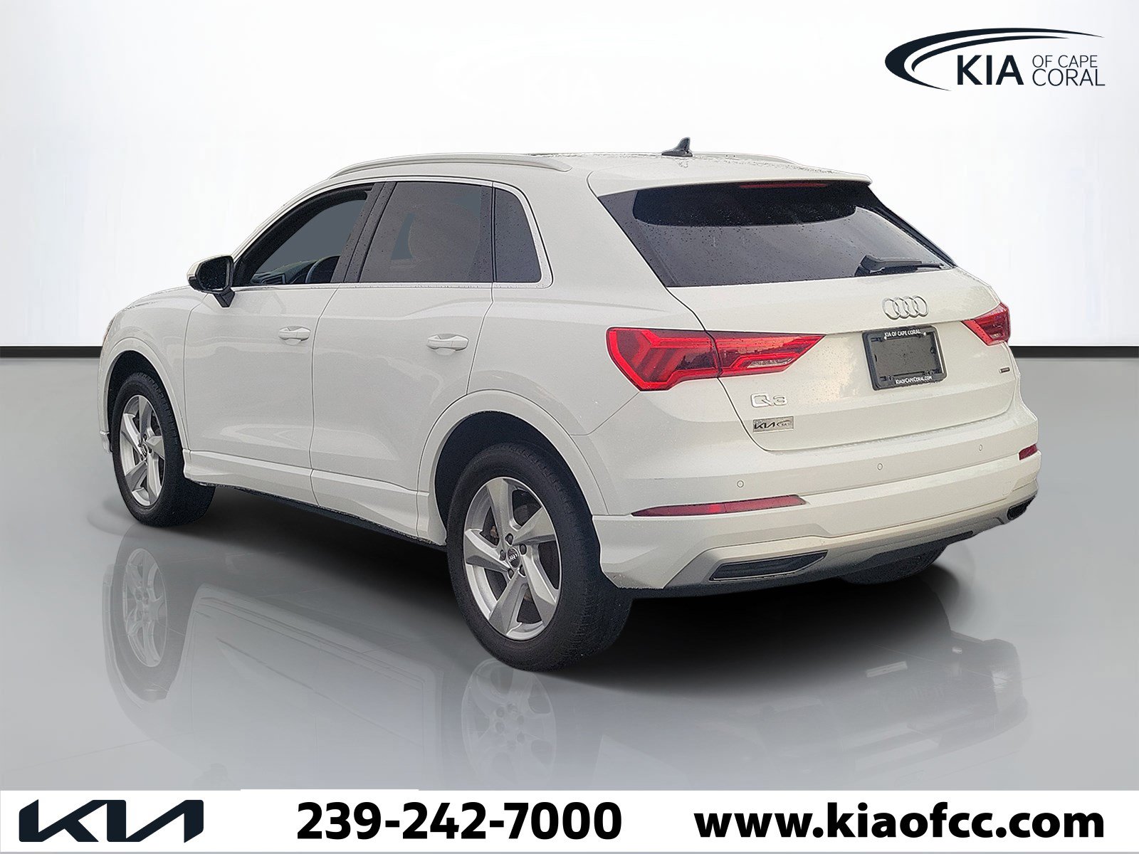 Used 2020 Audi Q3 2.0T Premium w/ Convenience Package AWD/4WD image 4