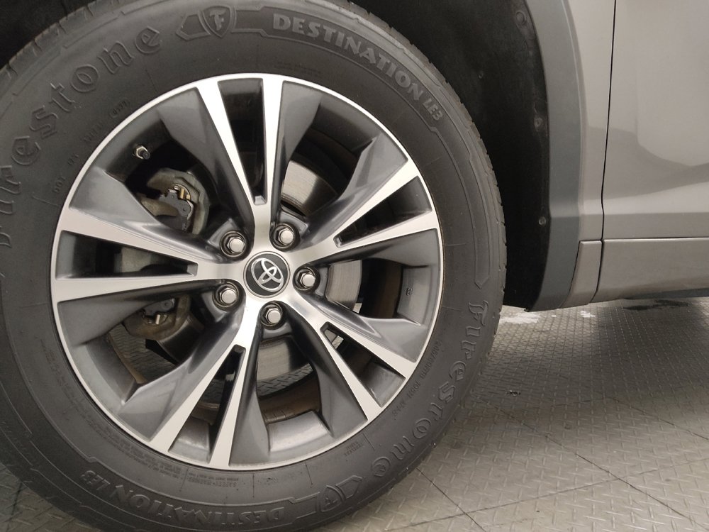 Used 2018 Toyota Highlander LE image 31