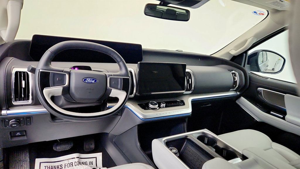 Used 2025 Ford Expedition Platinum image 13