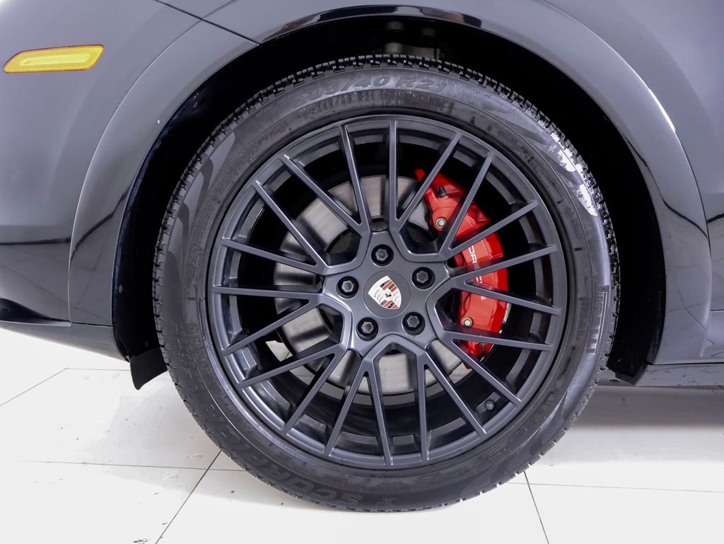 Certified 2023 Porsche Cayenne GTS w/ Premium Package Plus AWD/4WD image 31
