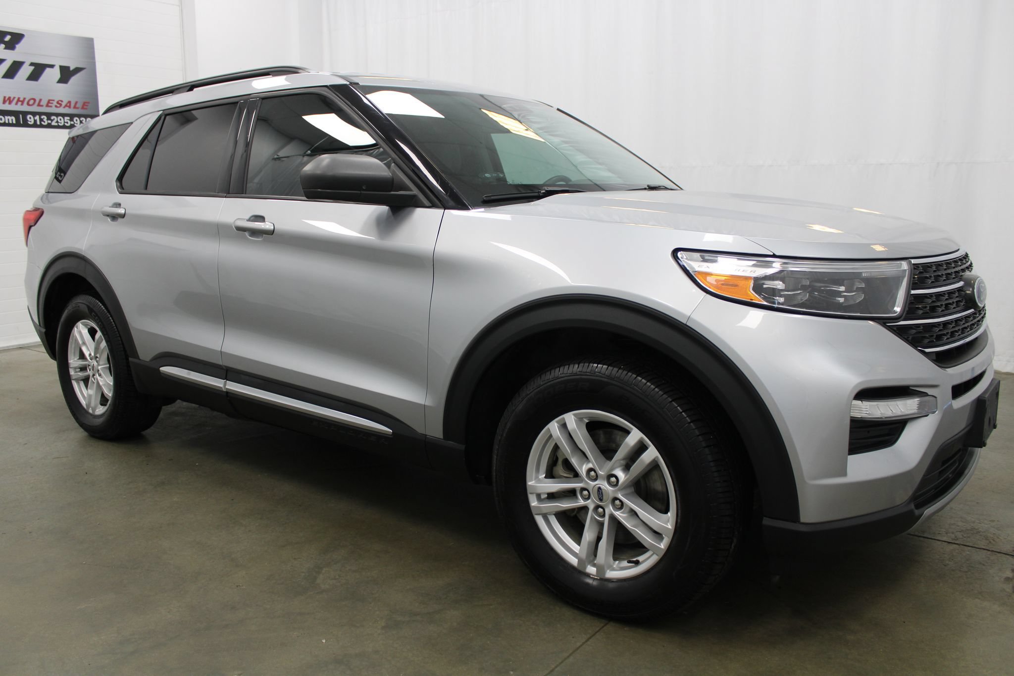 Used 2022 Ford Explorer XLT w/ Equipment Group 202A AWD/4WD image 4