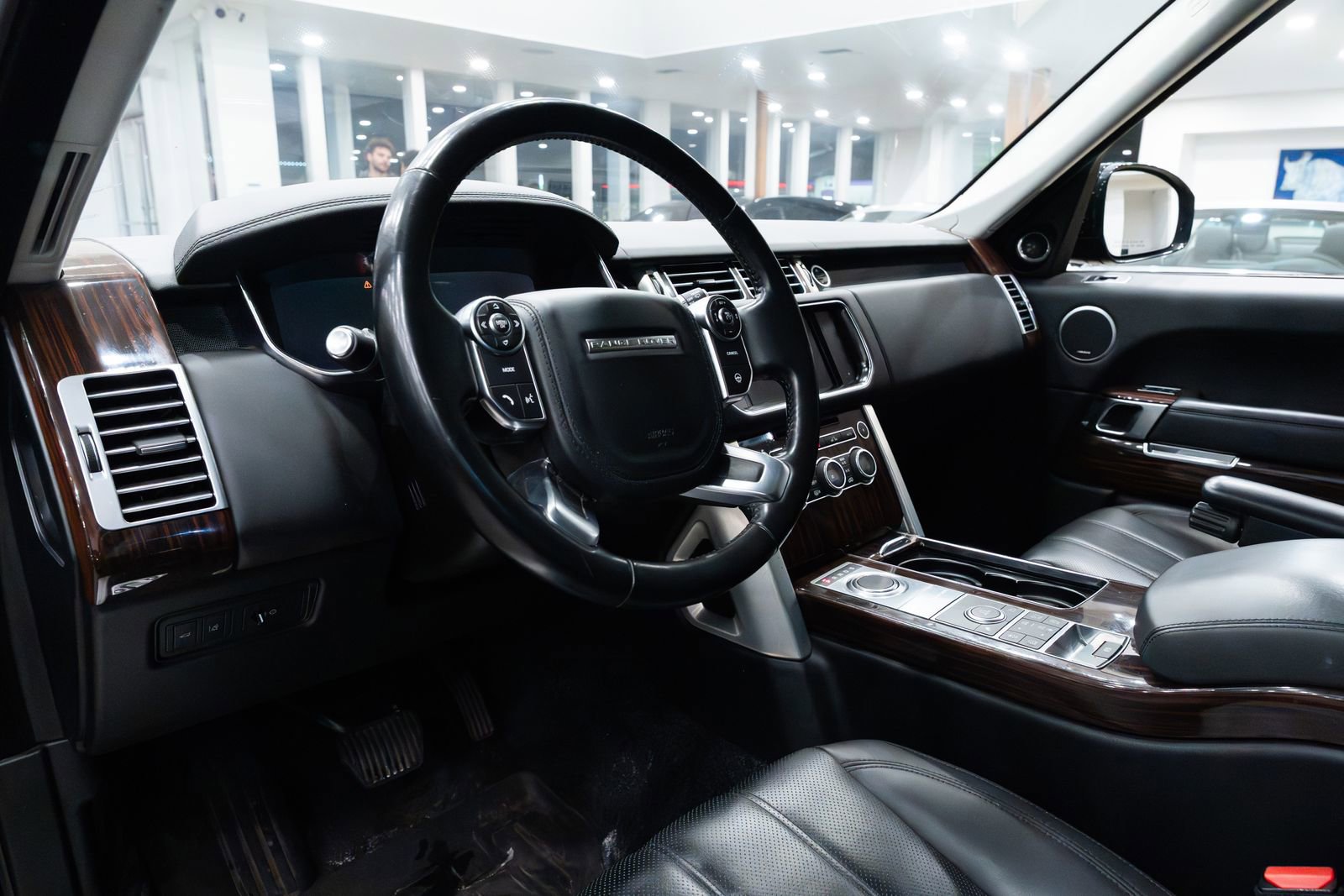 Used 2016 Land Rover Range Rover HSE image 7