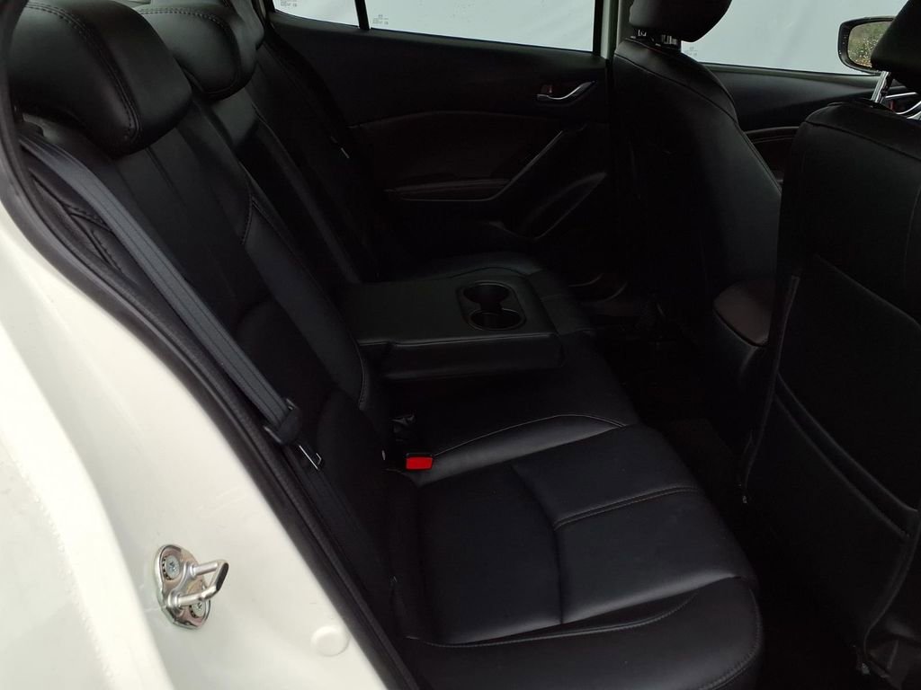 Used 2018 MAZDA MAZDA3 Touring image 21