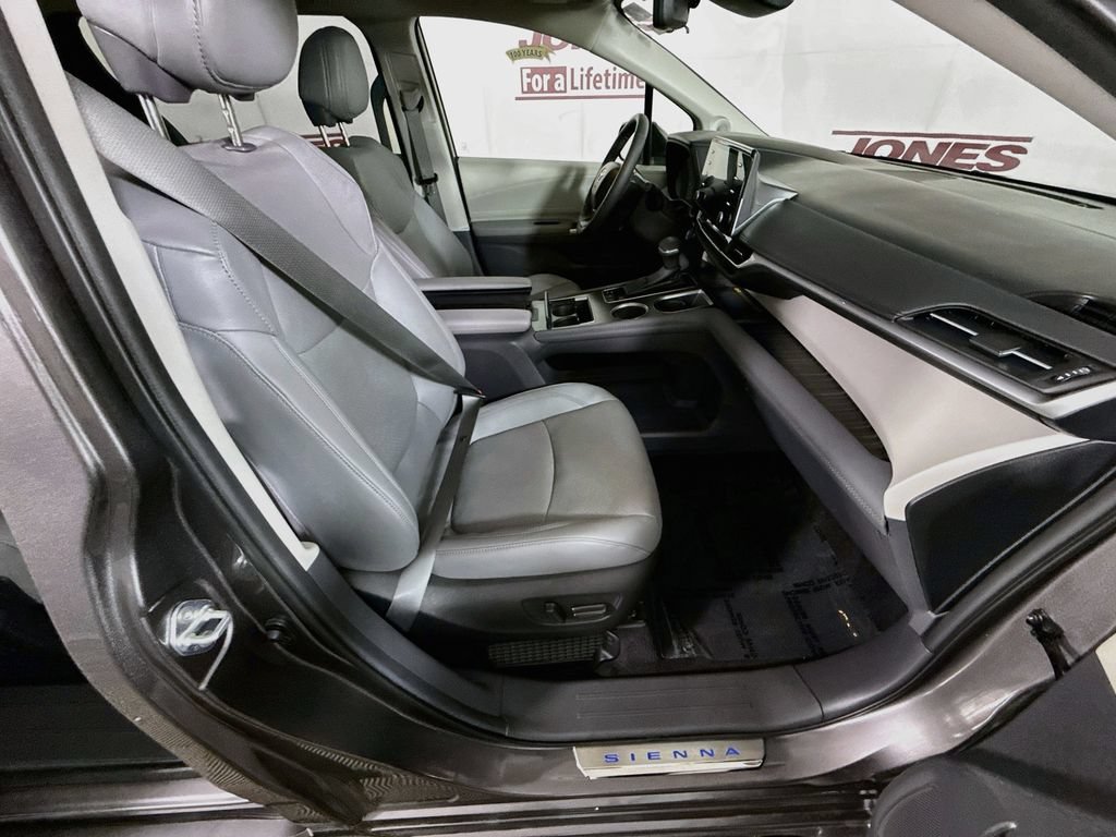 Certified 2024 Toyota Sienna Limited AWD/4WD image 33
