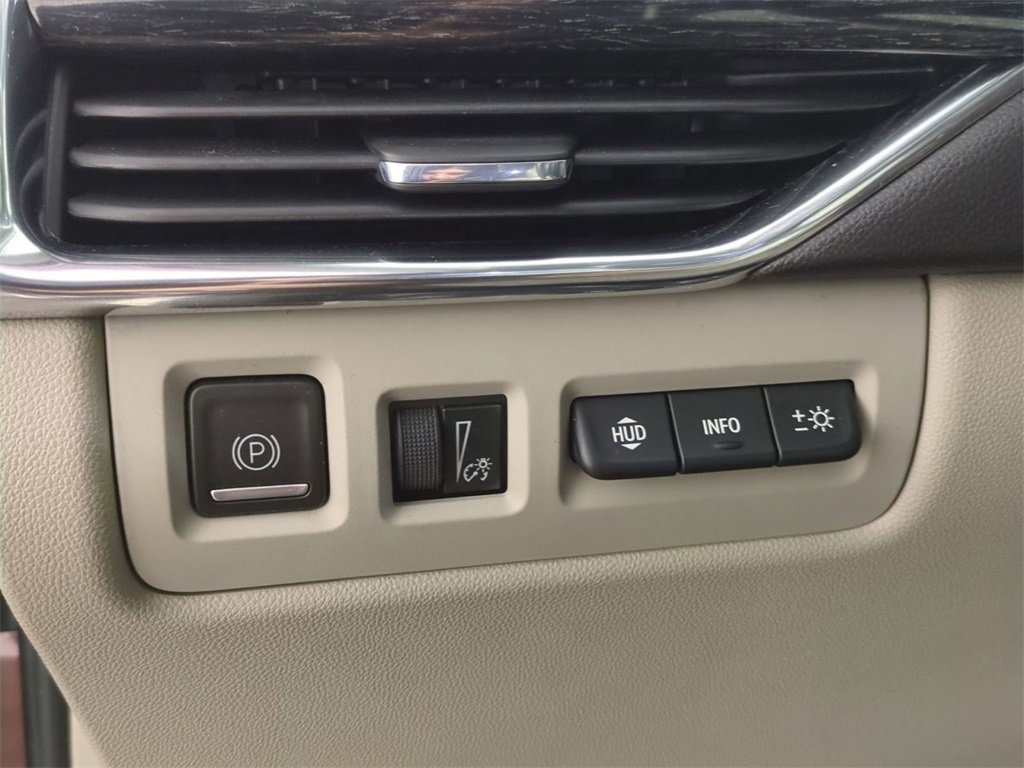 Used 2023 Cadillac XT4 Premium Luxury w/ Technology Package image 17