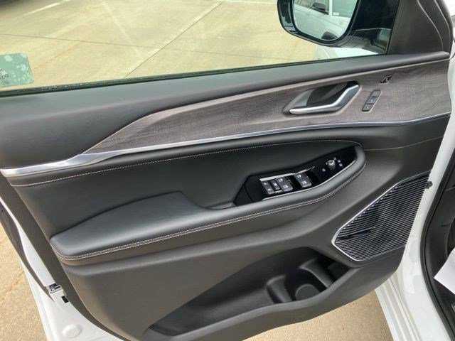 Certified 2022 Jeep Grand Cherokee Overland w/ Advanced Protech Group III AWD/4WD image 10