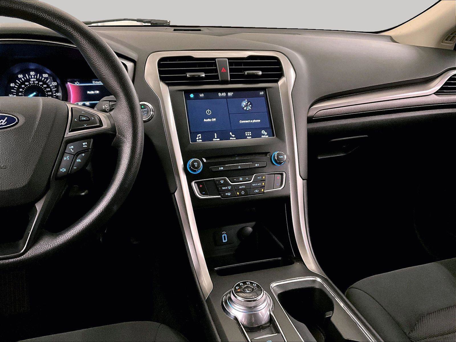 Used 2018 Ford Fusion SE w/ Fusion SE Technology Package image 6