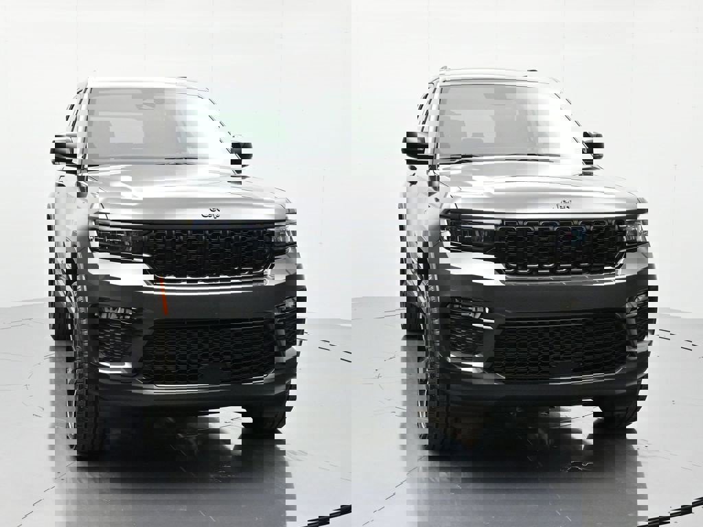 New 2025 Jeep Grand Cherokee Limited w/ Black Appearance Package image 2
