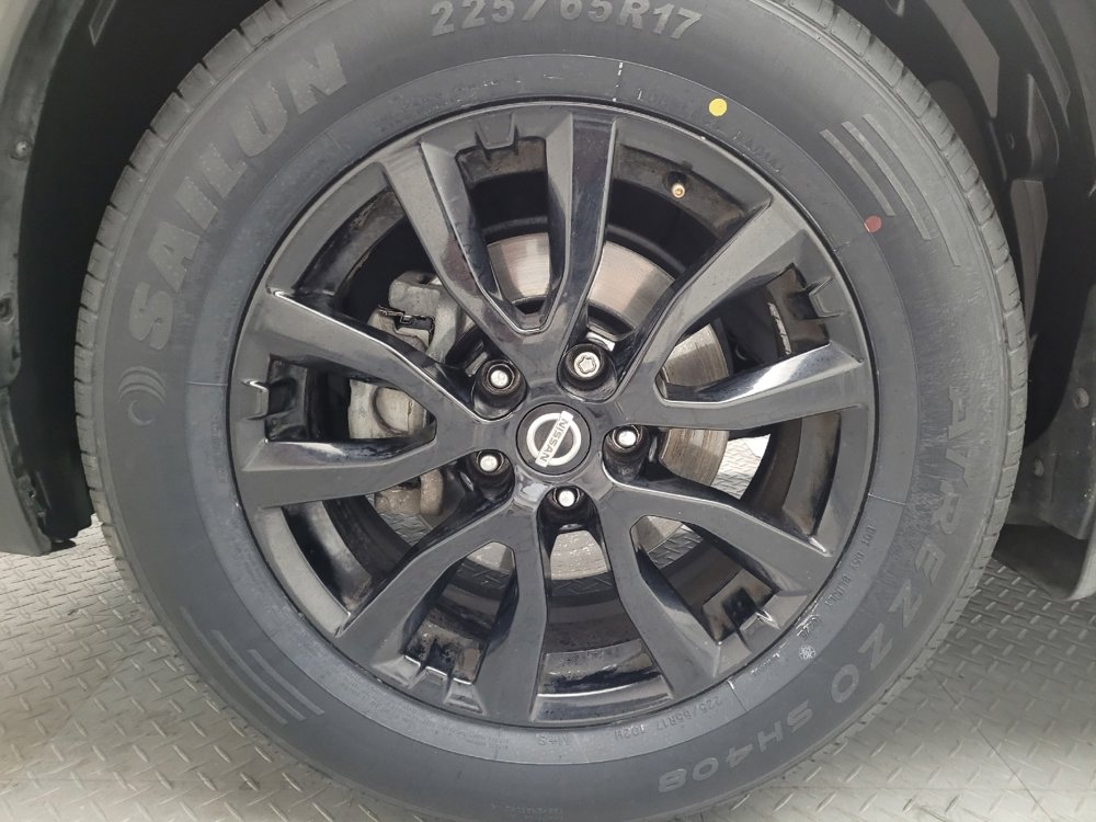 Used 2018 Nissan Rogue SV image 31