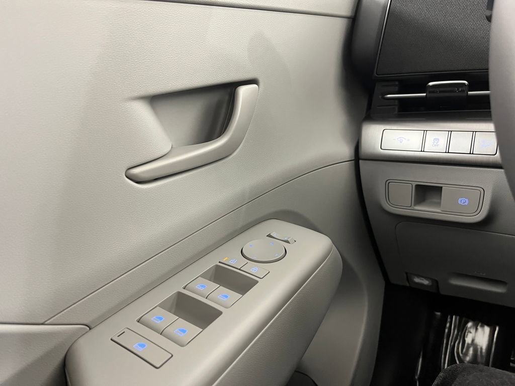 Used 2025 Hyundai Kona SEL image 25