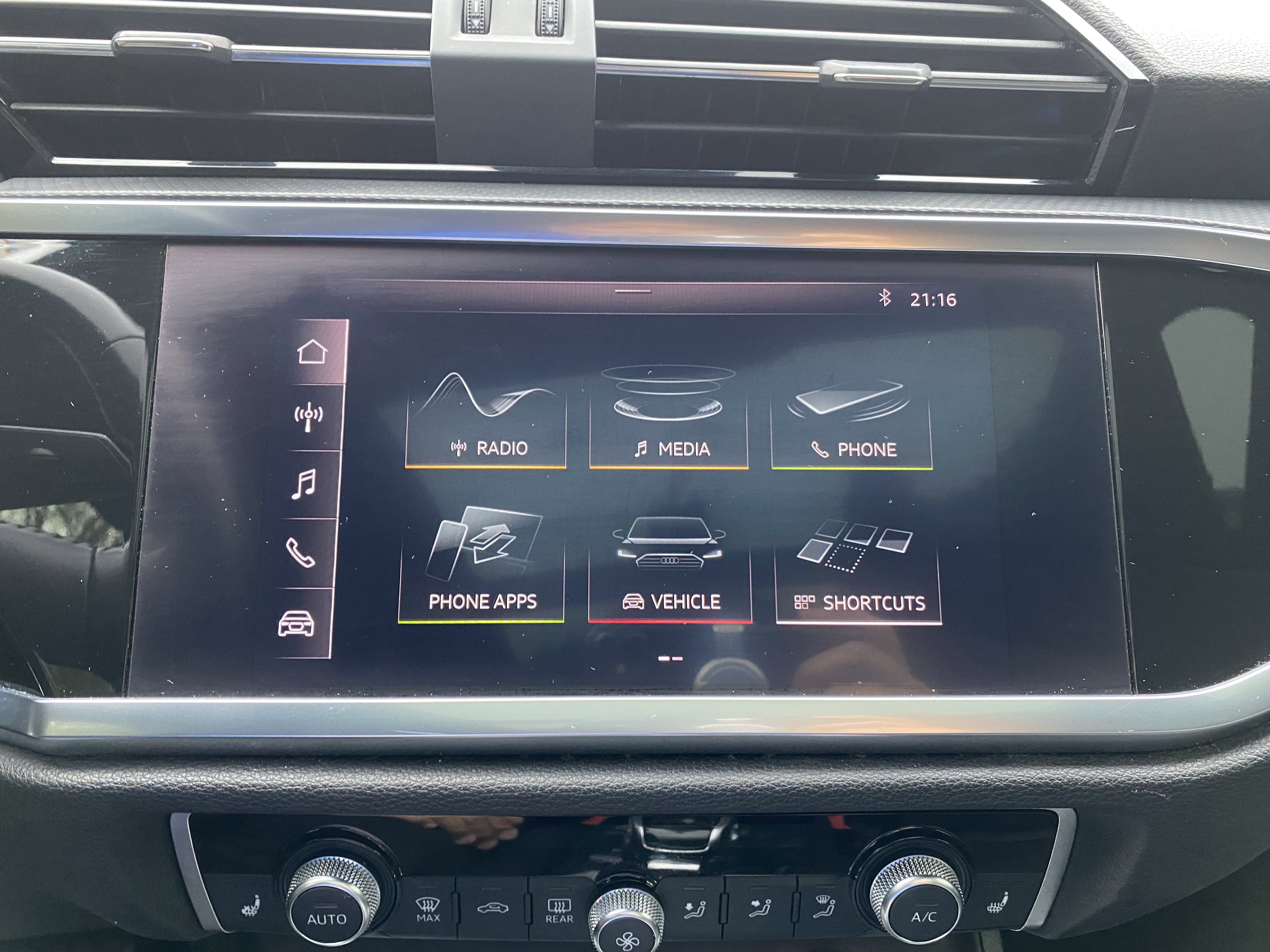 Used 2020 Audi Q3 2.0T Premium image 25