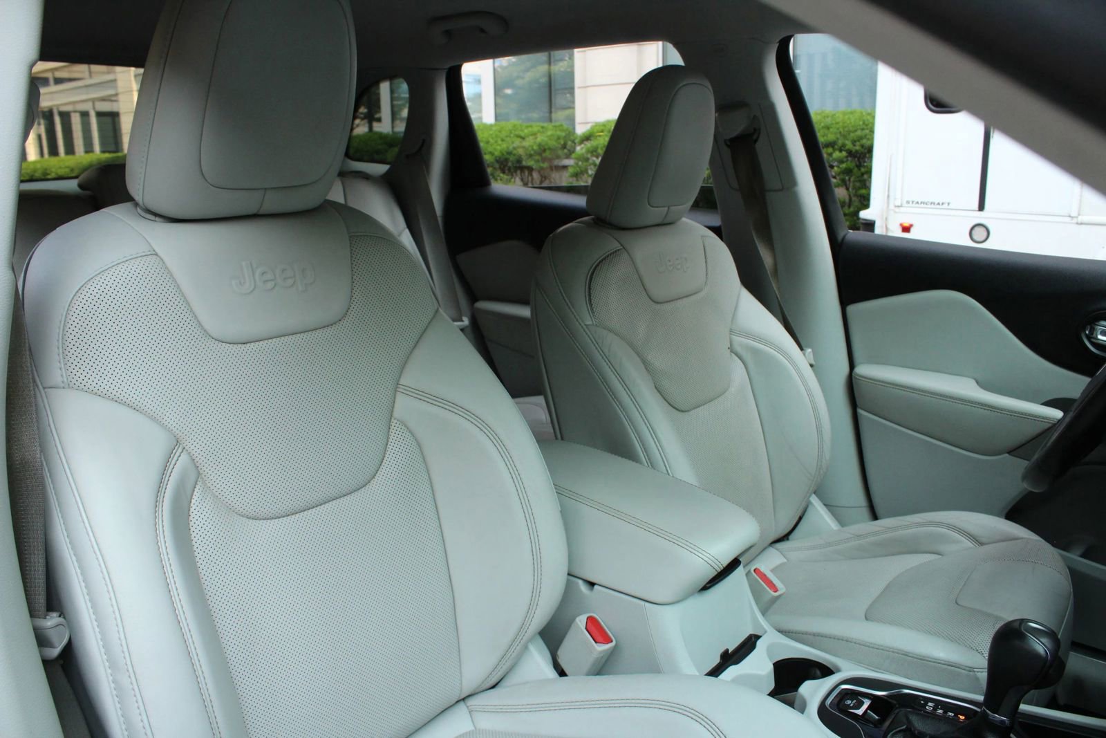 Used 2020 Jeep Cherokee Limited FWD image 36