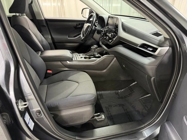 Used 2020 Toyota Highlander LE image 7