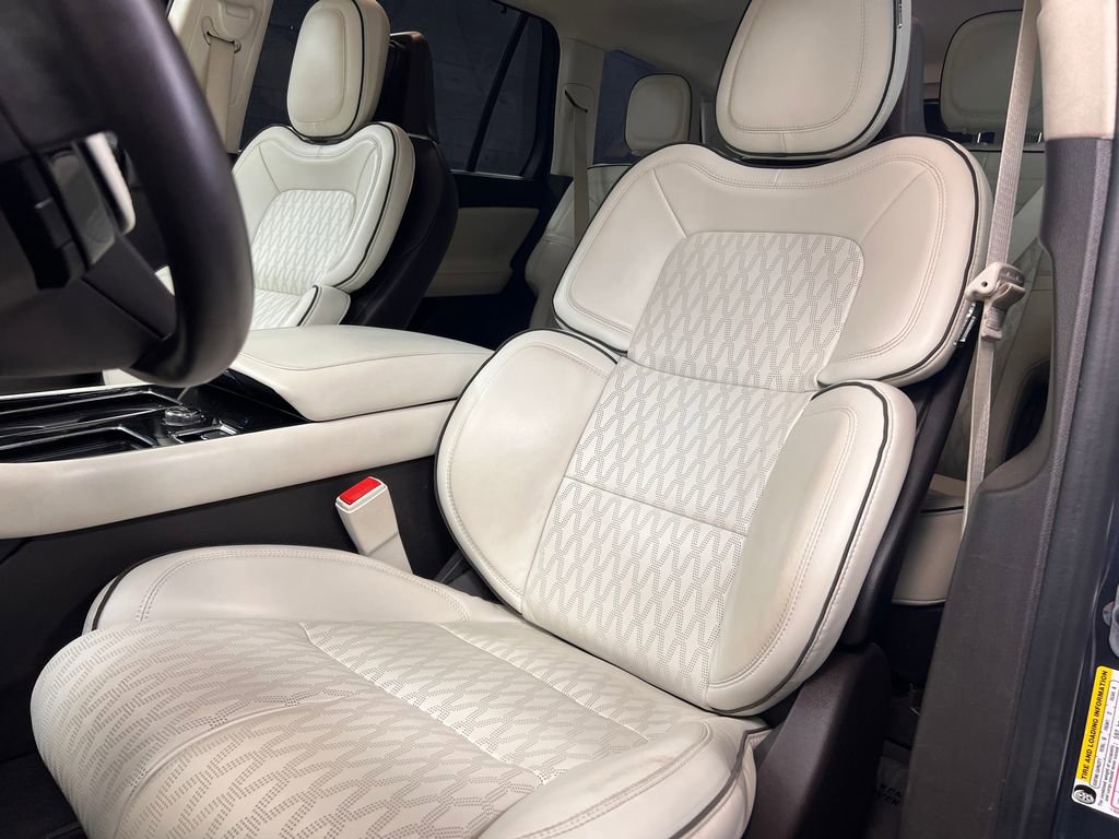 Used 2020 Lincoln Aviator Black Label AWD/4WD image 2